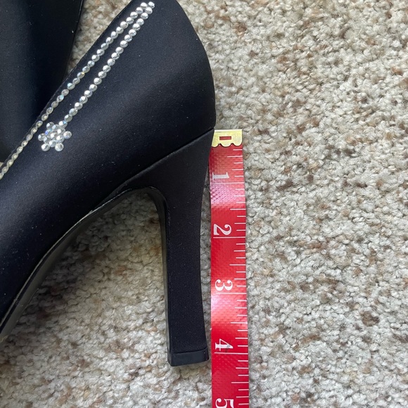 New! Nina pumps, size 8 - Picture 5 of 8
